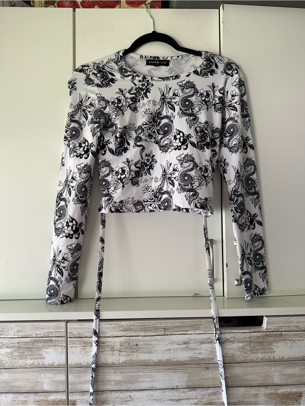 🐉 Social Scene Dragon Print Tie Front Crop Top Medium Y2K Fairy Grunge